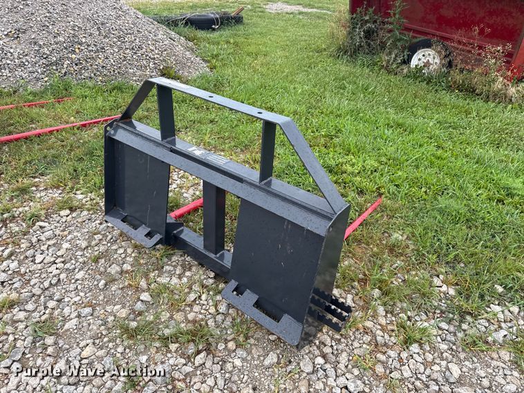 image for item EX2137 2025 LandHonor BS-12-2500G skid steer bale spear