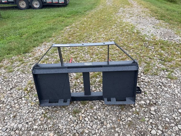 image for item EX2138 2025 LandHonor BS-12-2500G skid steer bale spear