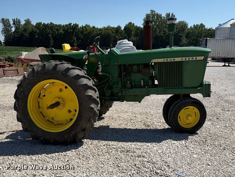 image for item EX4576 1967 John Deere 3020 tractor