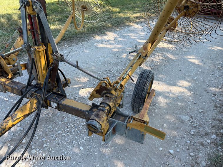 image for item EX4584 1998 Vermeer WR-20 hay rake