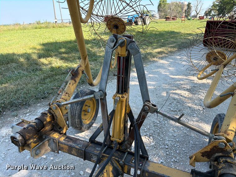 image for item EX4584 1998 Vermeer WR-20 hay rake
