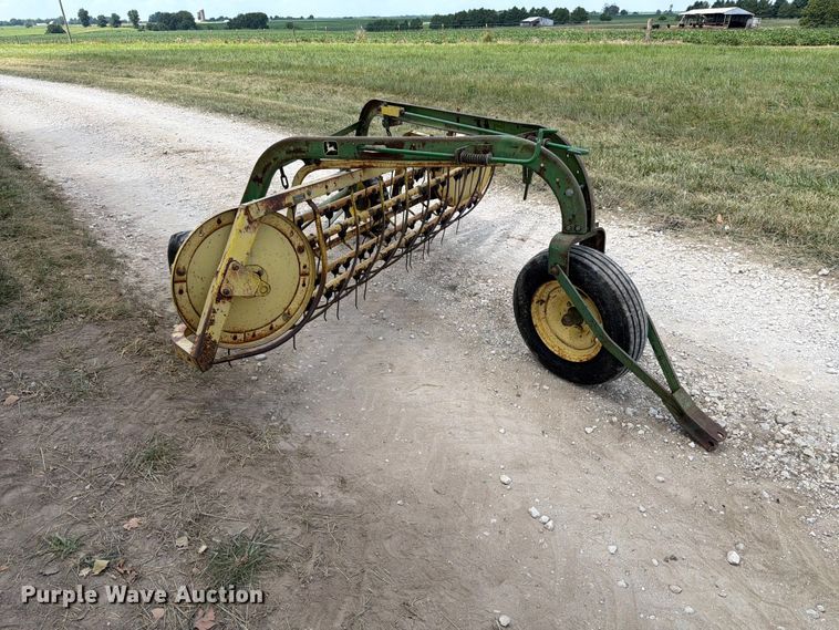 image for item EX4586 John Deere 660 hay rake