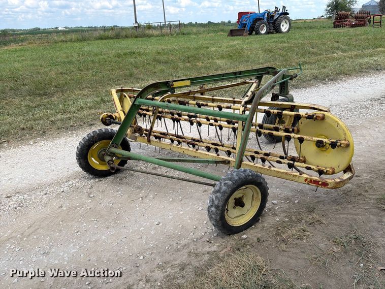 image for item EX4586 John Deere 660 hay rake