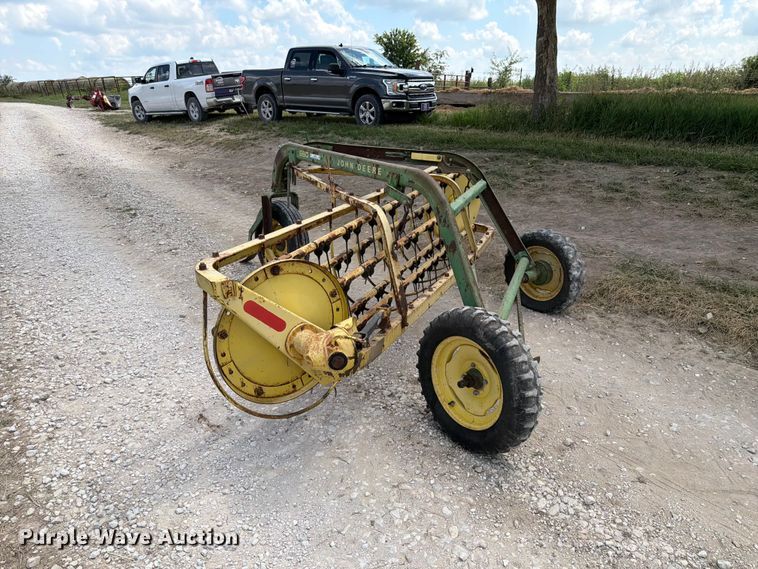 image for item EX4586 John Deere 660 hay rake