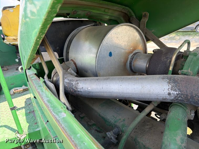 image for item EX4589 2000 John Deere 6605 tractor