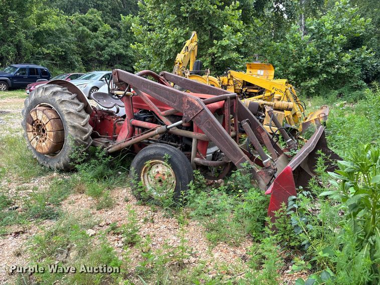 image for item FC1909 Ford tractor
