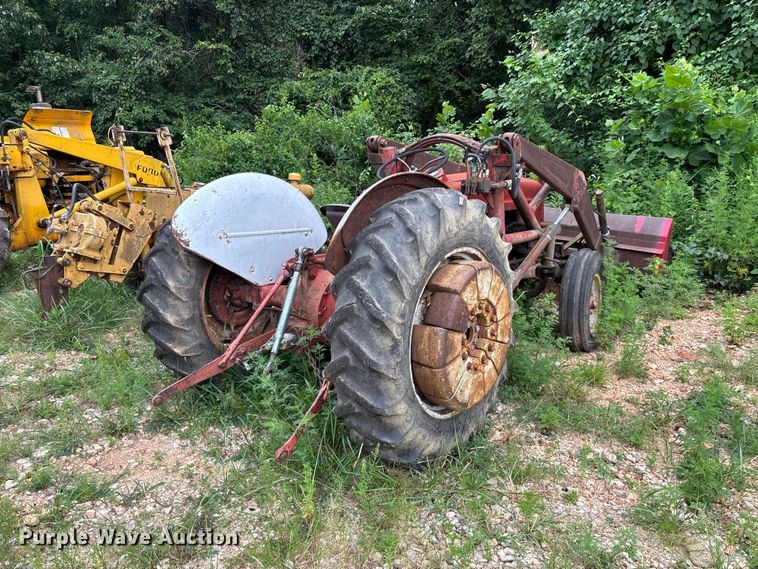 image for item FC1909 Ford tractor