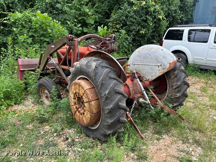 image for item FC1909 Ford tractor
