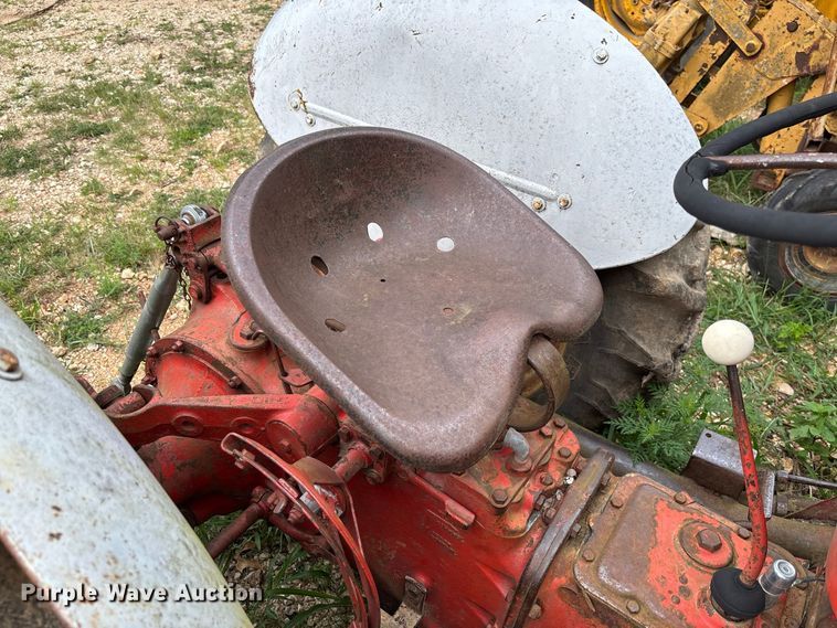 image for item FC1909 Ford tractor