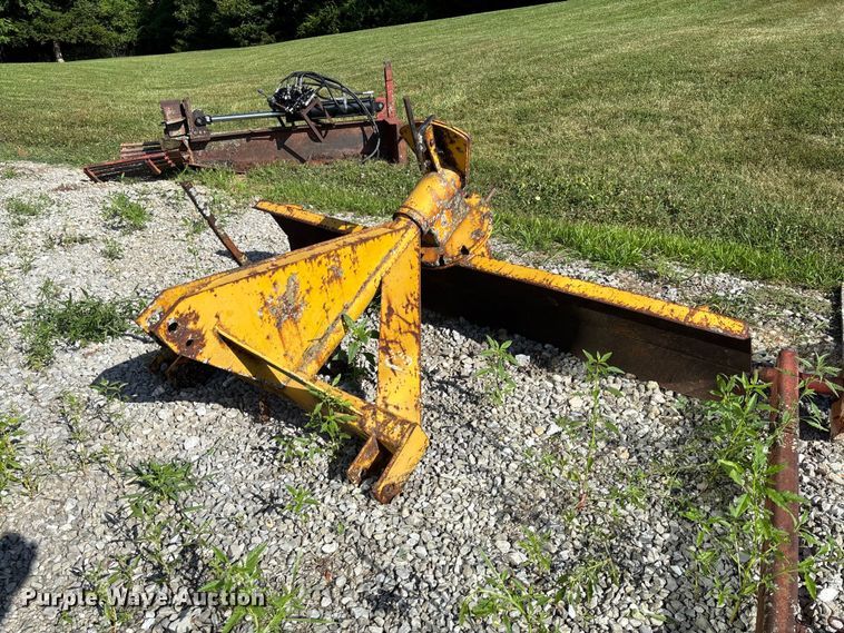 84" W three point blade