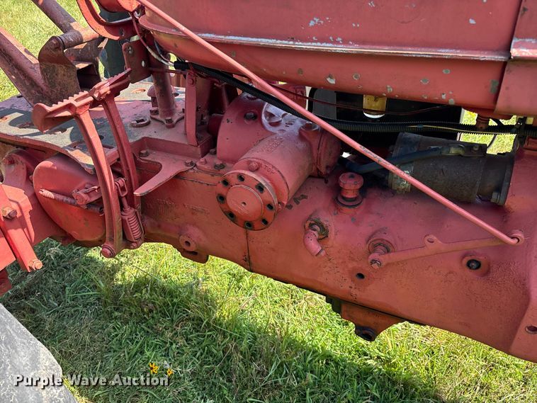 image for item FG0540 1951 International Harvester Farmall H tractor