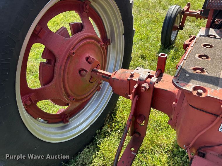 image for item FG0540 1951 International Harvester Farmall H tractor