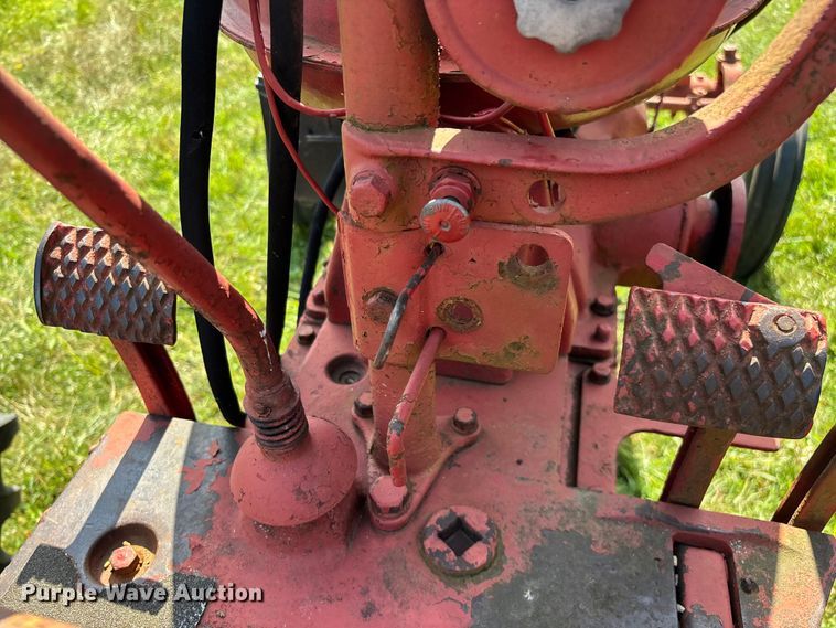 image for item FG0540 1951 International Harvester Farmall H tractor