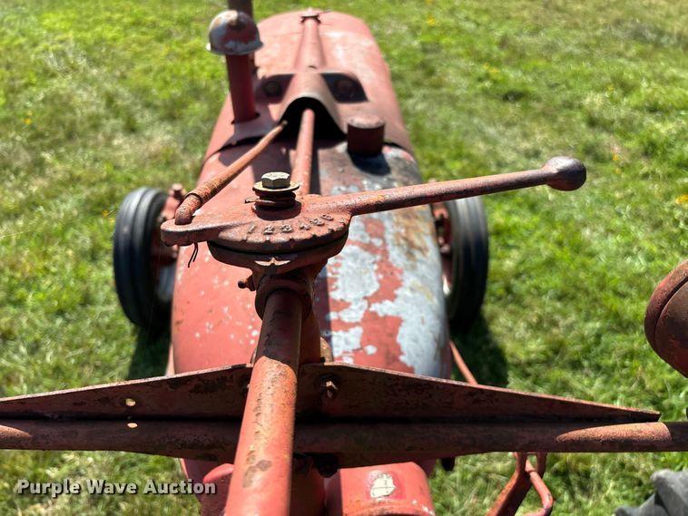 image for item FG0540 1951 International Harvester Farmall H tractor