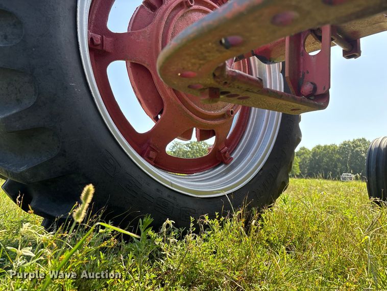 image for item FG0540 1951 International Harvester Farmall H tractor