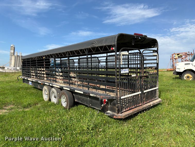 image for item FK3117 2015 Gooseneck Trailer Mfg. Co. Inc. B781T livestock trailer