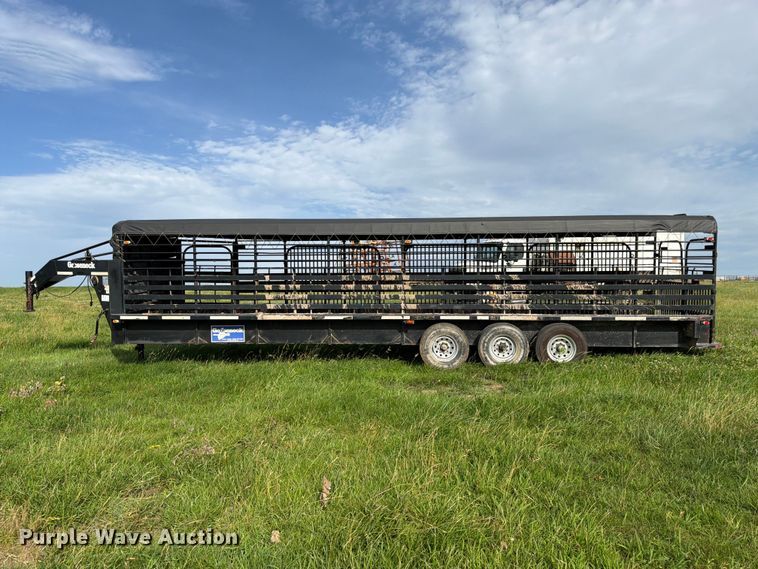 image for item FK3117 2015 Gooseneck Trailer Mfg. Co. Inc. B781T livestock trailer