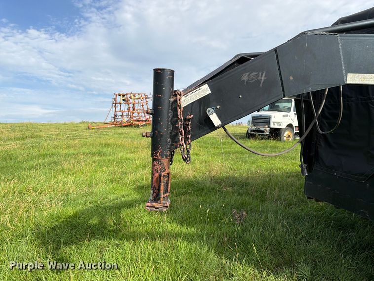 image for item FK3117 2015 Gooseneck Trailer Mfg. Co. Inc. B781T livestock trailer