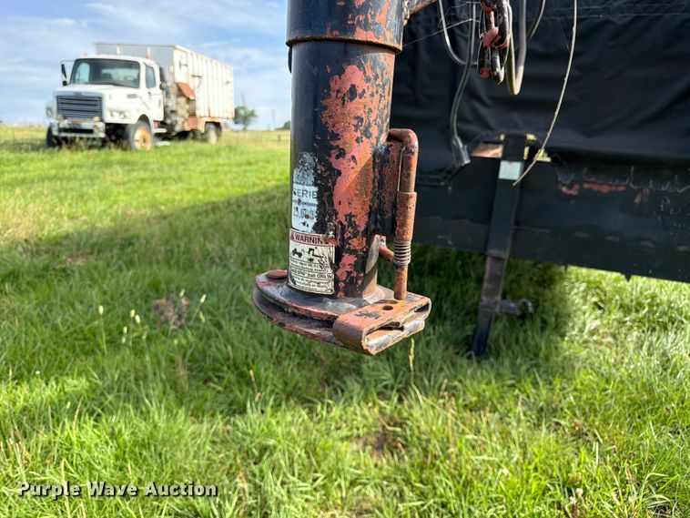 image for item FK3117 2015 Gooseneck Trailer Mfg. Co. Inc. B781T livestock trailer