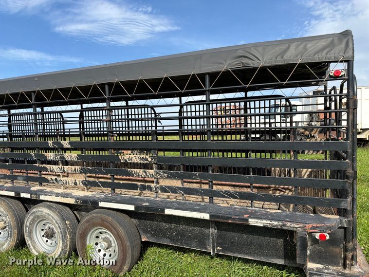 image for item FK3117 2015 Gooseneck Trailer Mfg. Co. Inc. B781T livestock trailer