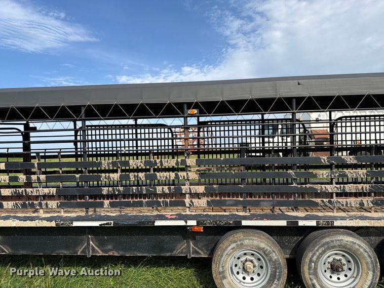 image for item FK3117 2015 Gooseneck Trailer Mfg. Co. Inc. B781T livestock trailer