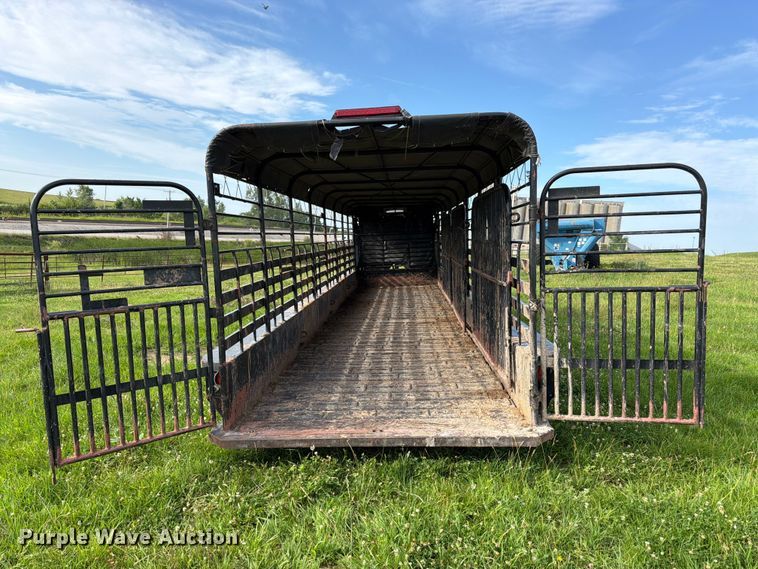 image for item FK3117 2015 Gooseneck Trailer Mfg. Co. Inc. B781T livestock trailer