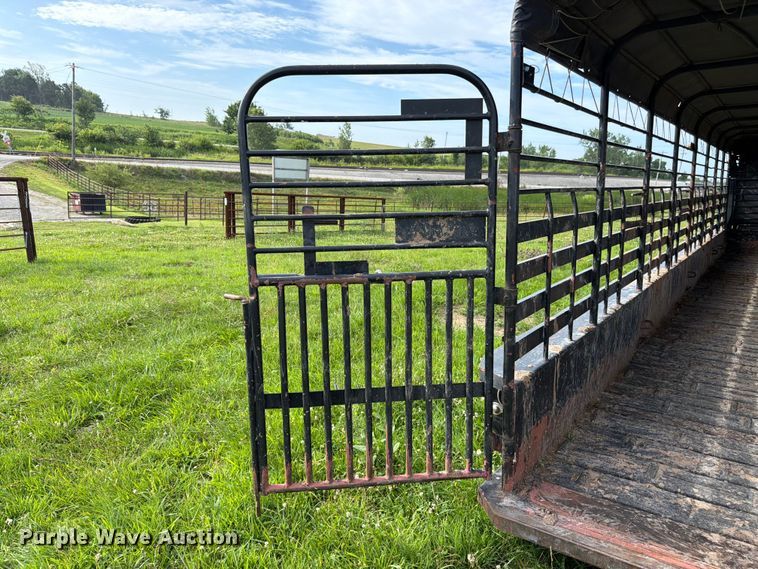 image for item FK3117 2015 Gooseneck Trailer Mfg. Co. Inc. B781T livestock trailer