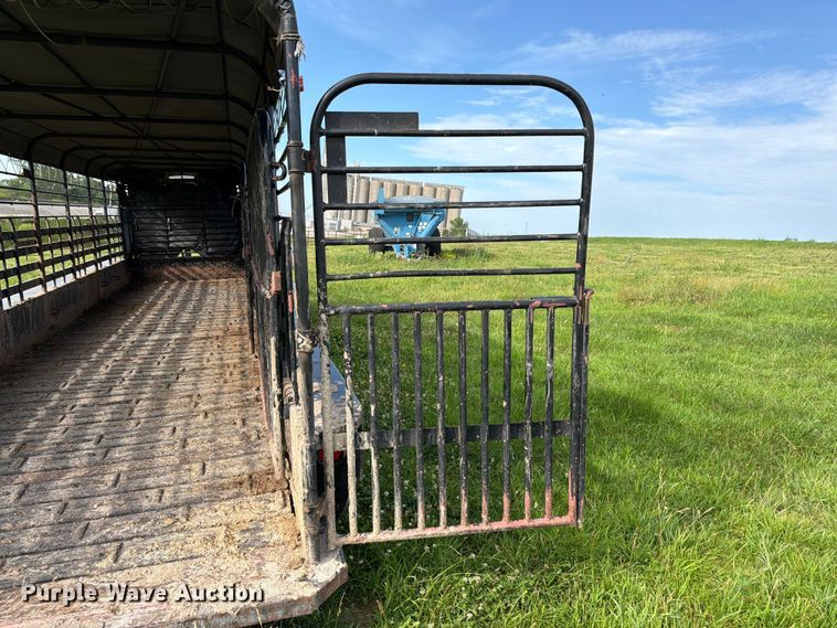 image for item FK3117 2015 Gooseneck Trailer Mfg. Co. Inc. B781T livestock trailer