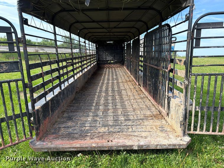 image for item FK3117 2015 Gooseneck Trailer Mfg. Co. Inc. B781T livestock trailer