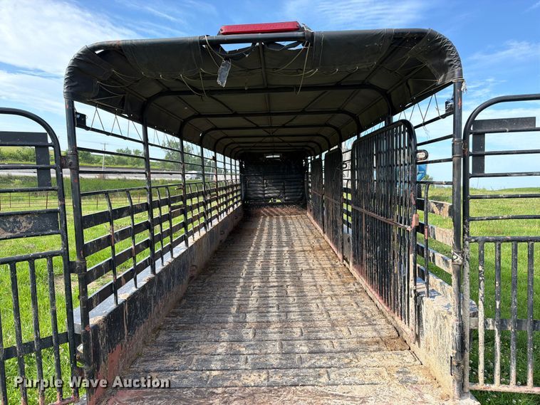 image for item FK3117 2015 Gooseneck Trailer Mfg. Co. Inc. B781T livestock trailer