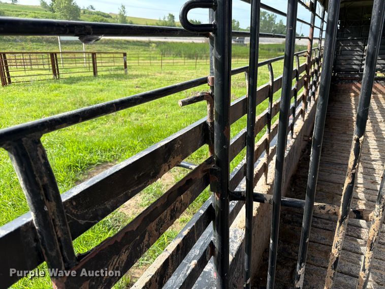 image for item FK3117 2015 Gooseneck Trailer Mfg. Co. Inc. B781T livestock trailer