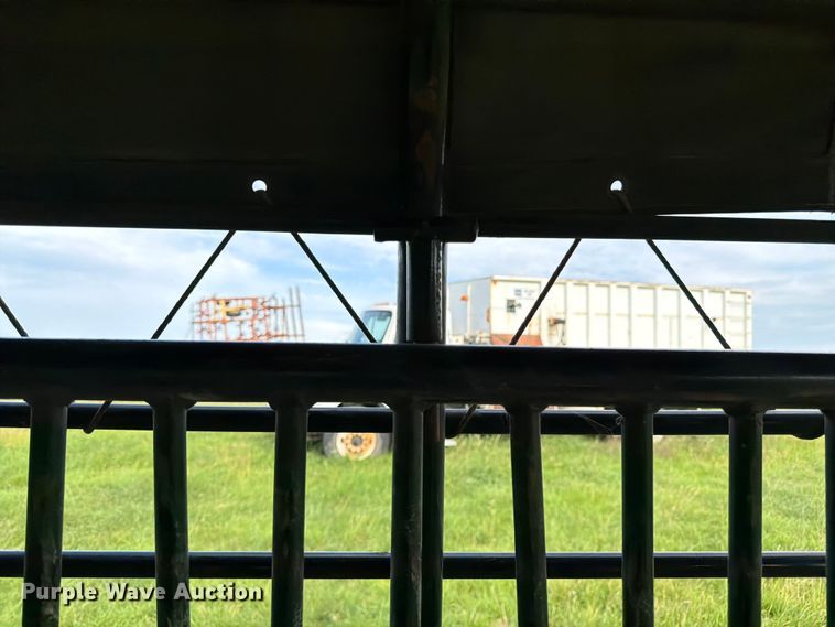 image for item FK3117 2015 Gooseneck Trailer Mfg. Co. Inc. B781T livestock trailer