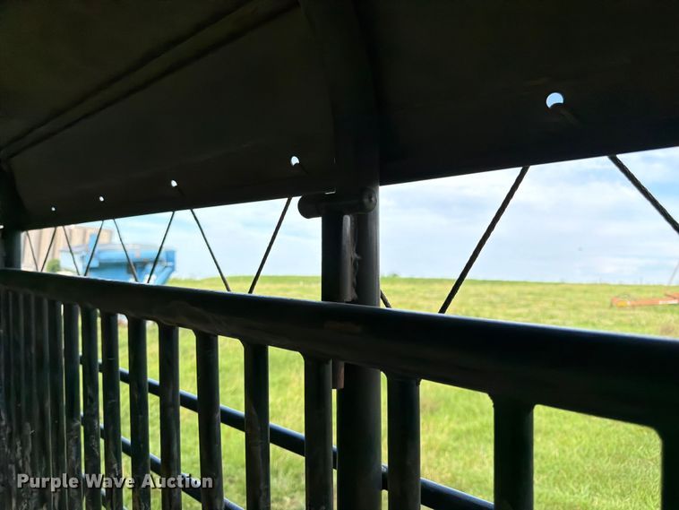 image for item FK3117 2015 Gooseneck Trailer Mfg. Co. Inc. B781T livestock trailer