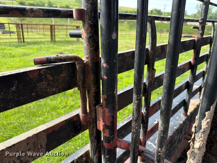 image for item FK3117 2015 Gooseneck Trailer Mfg. Co. Inc. B781T livestock trailer