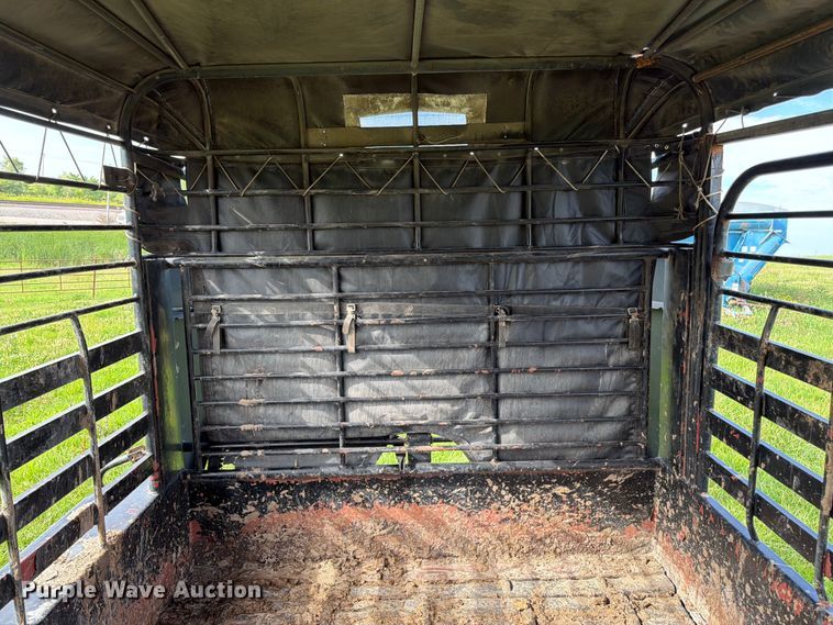image for item FK3117 2015 Gooseneck Trailer Mfg. Co. Inc. B781T livestock trailer