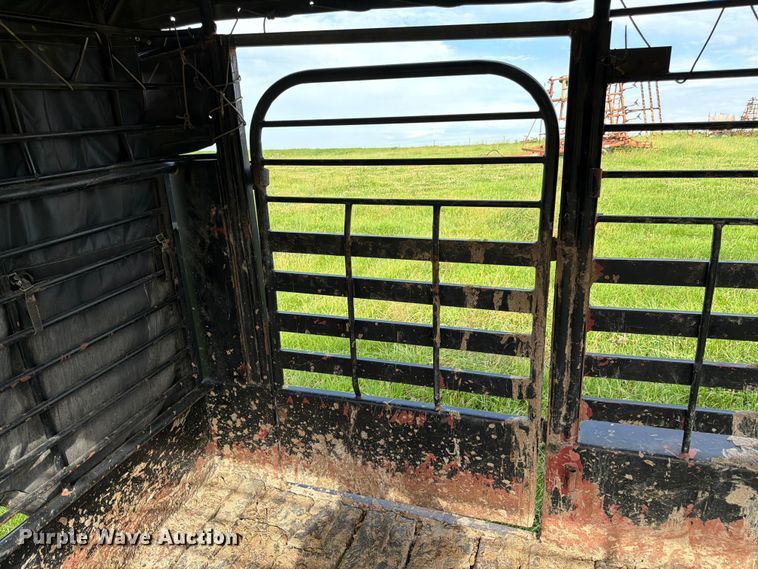 image for item FK3117 2015 Gooseneck Trailer Mfg. Co. Inc. B781T livestock trailer