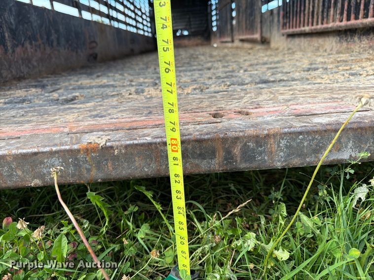 image for item FK3117 2015 Gooseneck Trailer Mfg. Co. Inc. B781T livestock trailer