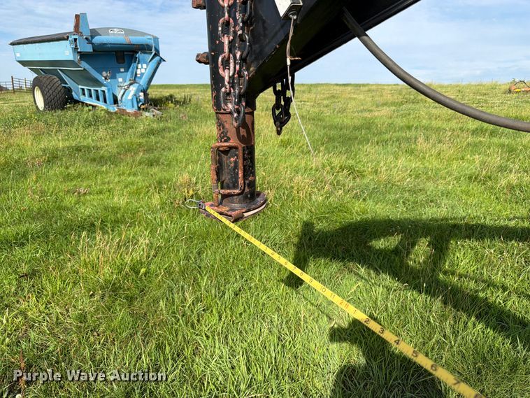 image for item FK3117 2015 Gooseneck Trailer Mfg. Co. Inc. B781T livestock trailer