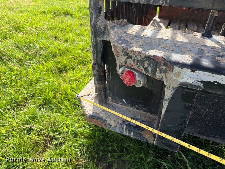 image for item FK3117 2015 Gooseneck Trailer Mfg. Co. Inc. B781T livestock trailer