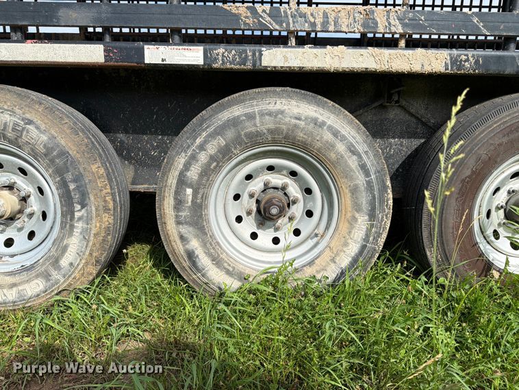 image for item FK3117 2015 Gooseneck Trailer Mfg. Co. Inc. B781T livestock trailer