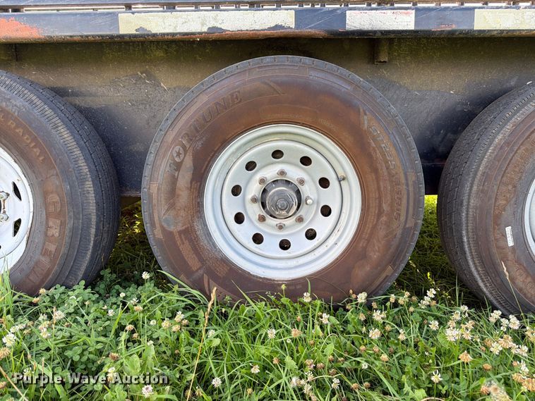 image for item FK3117 2015 Gooseneck Trailer Mfg. Co. Inc. B781T livestock trailer