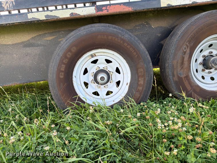 image for item FK3117 2015 Gooseneck Trailer Mfg. Co. Inc. B781T livestock trailer