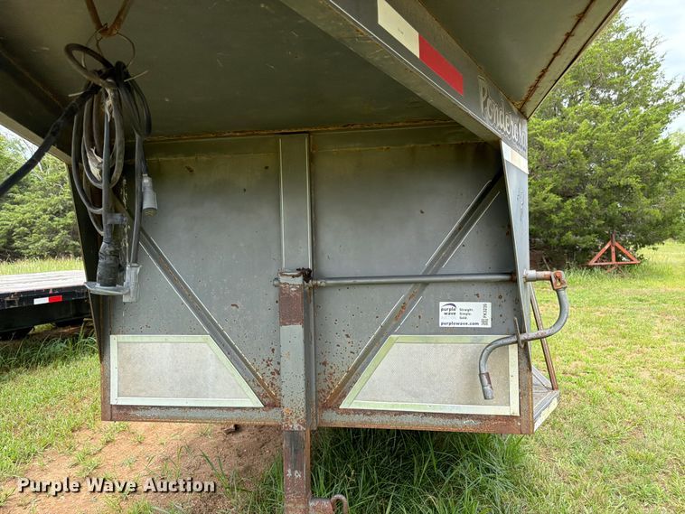 image for item FK3235 1999 Ponderosa Special Edition livestock trailer