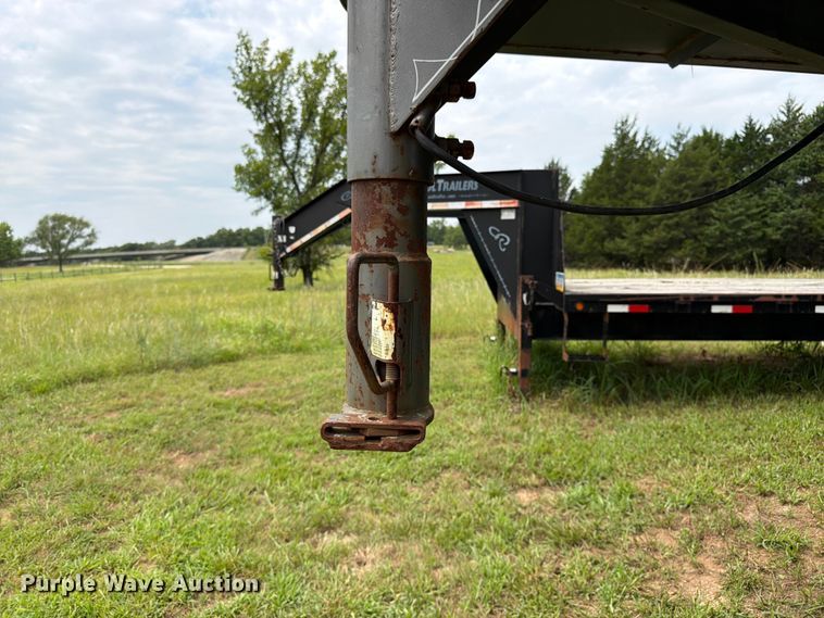 image for item FK3235 1999 Ponderosa Special Edition livestock trailer