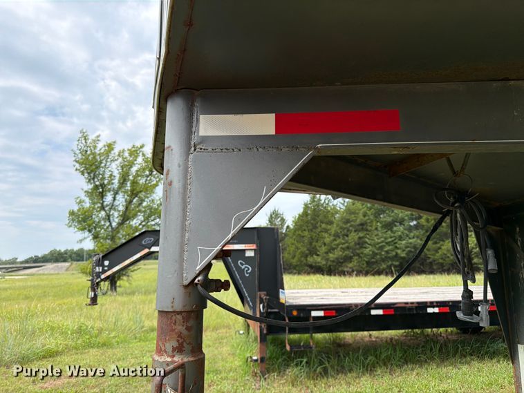 image for item FK3235 1999 Ponderosa Special Edition livestock trailer