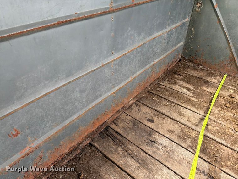 image for item FK3235 1999 Ponderosa Special Edition livestock trailer