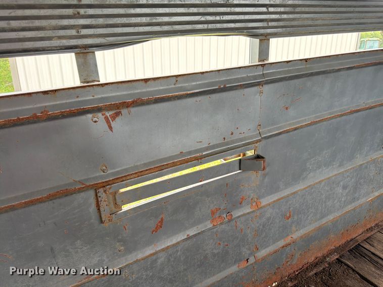image for item FK3235 1999 Ponderosa Special Edition livestock trailer