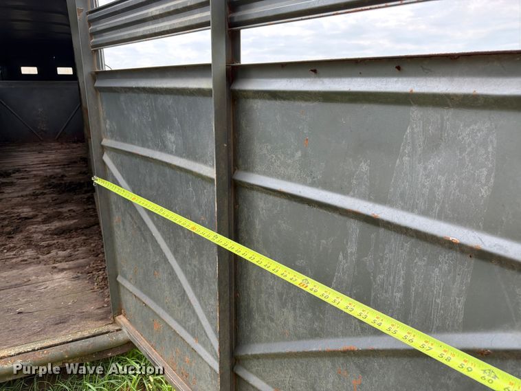 image for item FK3235 1999 Ponderosa Special Edition livestock trailer