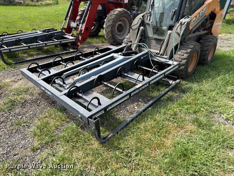 Hoelscher 100 skid steer bale accumulator grapple
