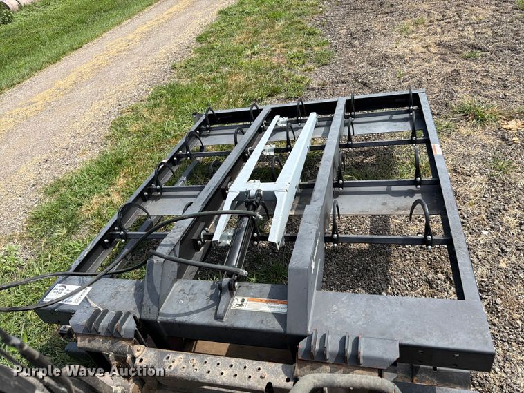 image for item FK3237 Hoelscher 100 skid steer bale accumulator grapple